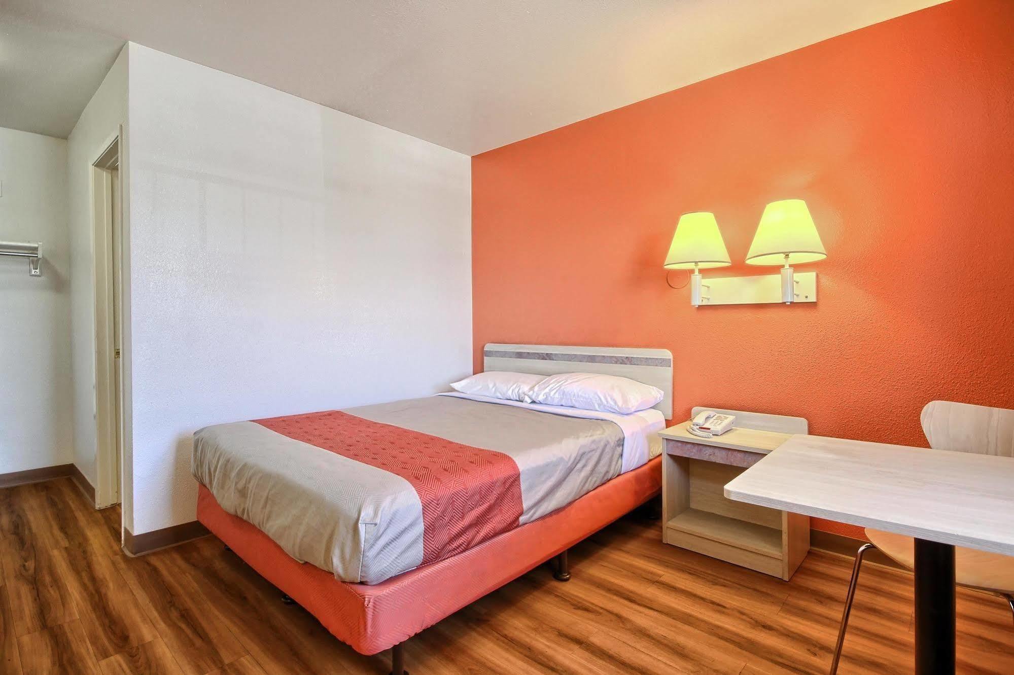 Motel 6-Tulare, Ca Экстерьер фото
